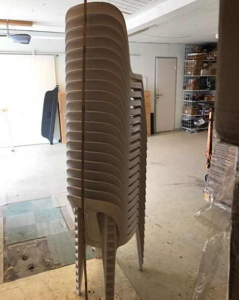 Hvid Luxus havestol i hård plast UDSOLGT - Image 2